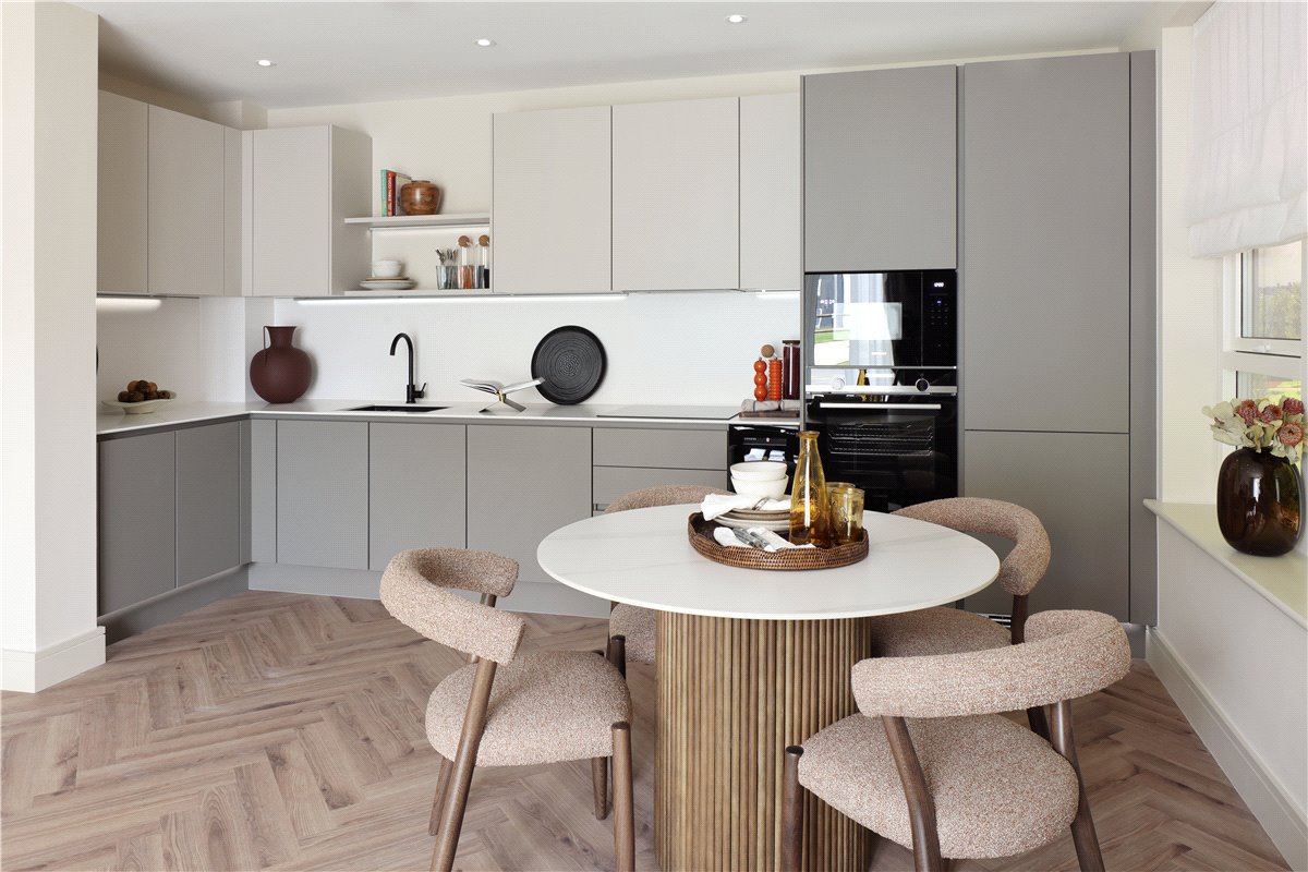 2 bedroom Flat, London Square Wandsworth Common, Springfield Drive, SW17 - Available, Image 10