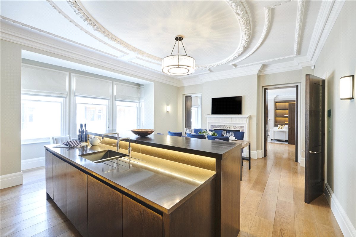 3 bedroom Flat, Duke Street, Mayfair, W1K - Available, Image 3
