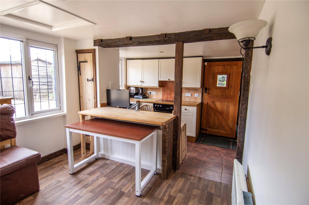 4 bedroom Cottage, Newbury Road, Wickham, RG20 - Available, Image 5
