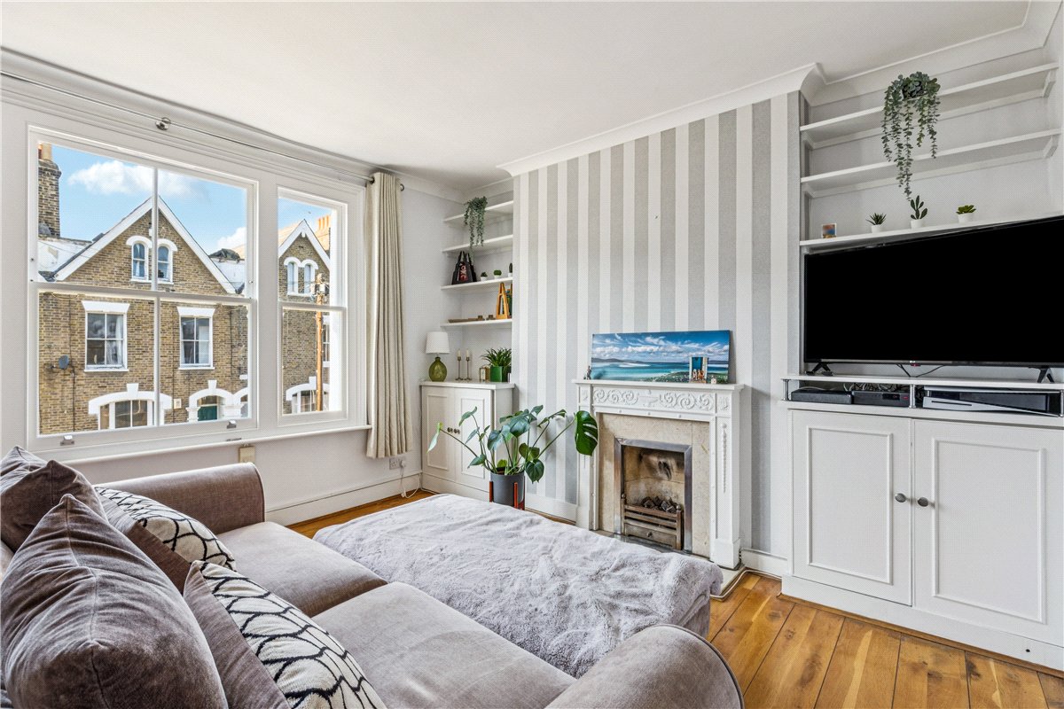 2 bedroom Flat, Auckland Road, London, SW11 - Let Agreed