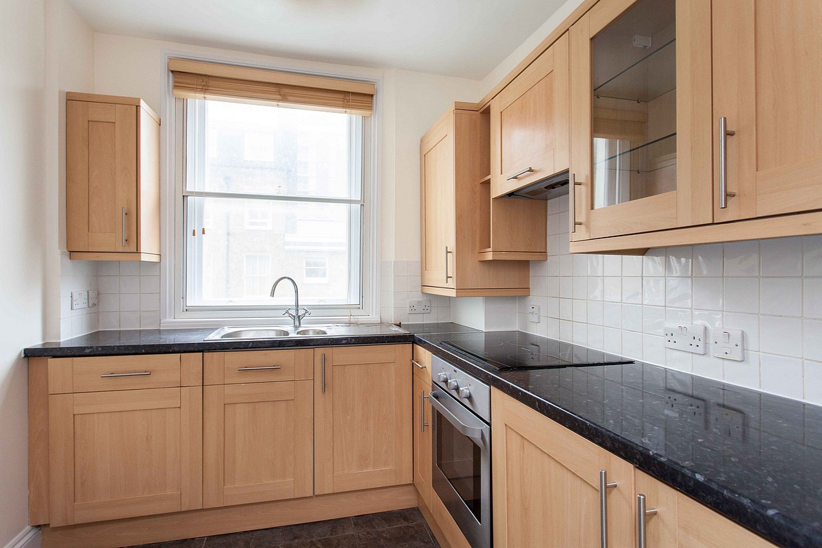 2 bedroom Flat, Upper Berkeley Street, Marylebone, W1H - 