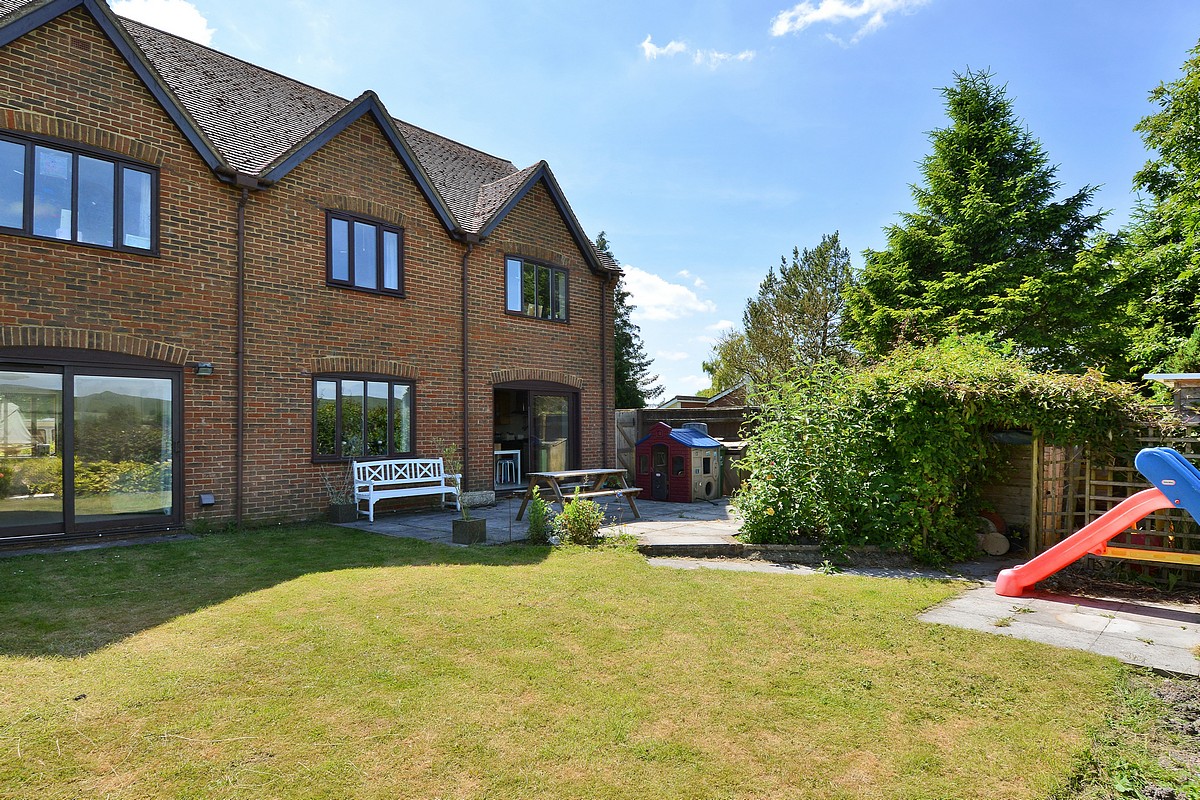 4 bedroom House, Matthews Close, All Cannings, SN10 - Available