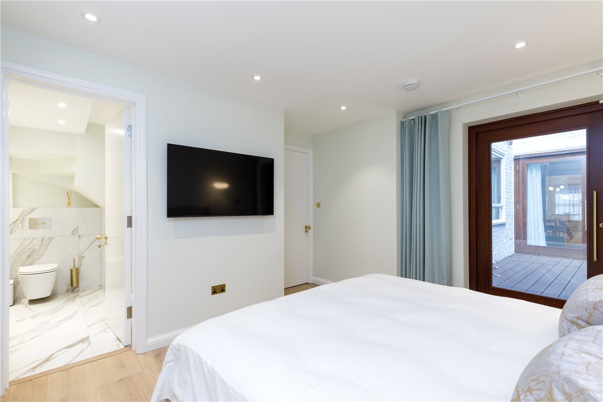 3 bedroom Maisonette, Cornwall Gardens, South Kensington, SW7 - Available, Image 12