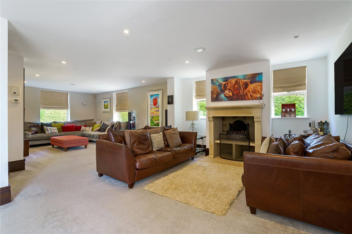 6 Bedroom Single Family Home/House's Image 11