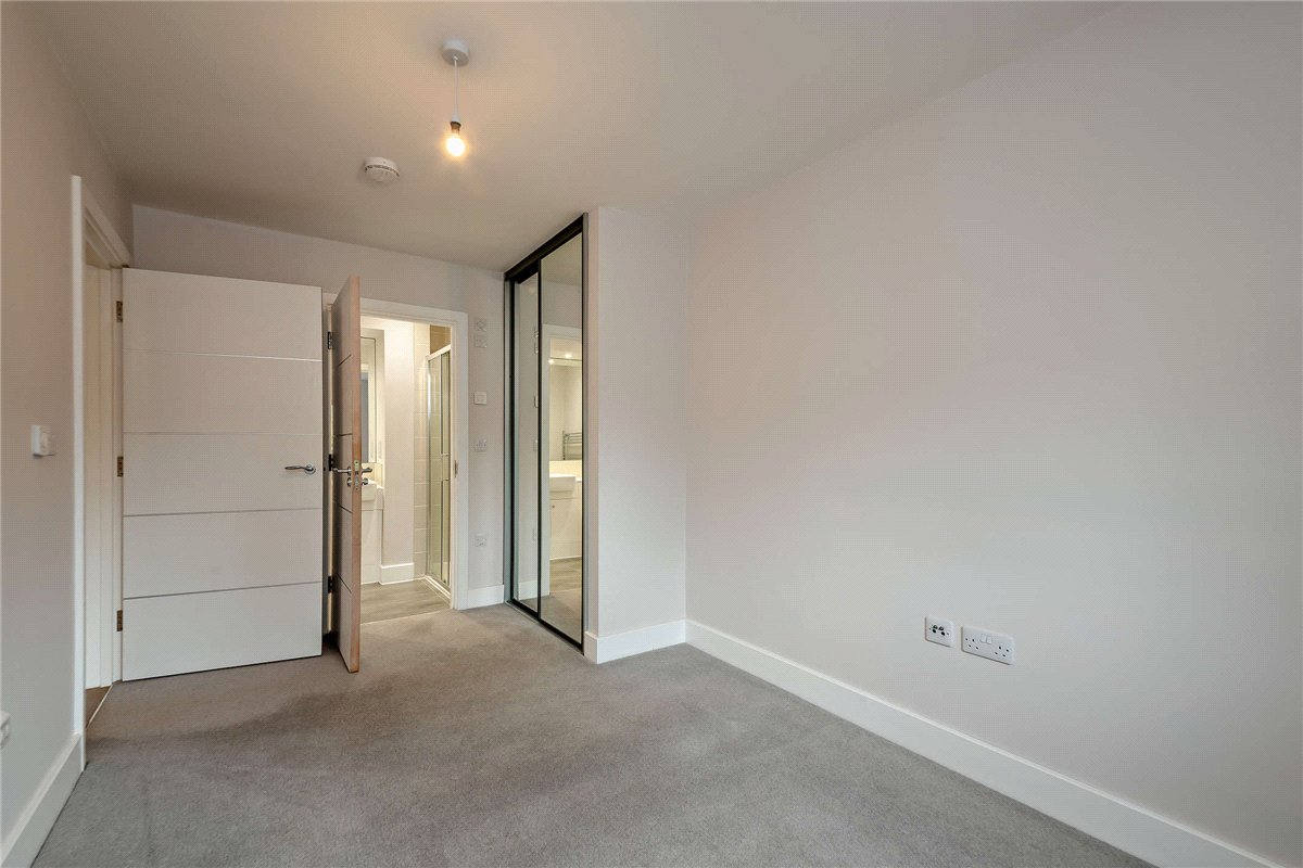 2 bedroom Flat, St Marys Road, Newbury, RG14 - Sold, Image 8