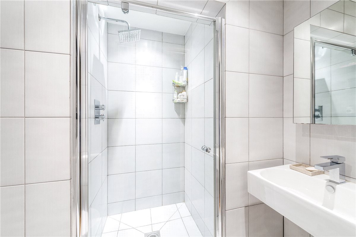 2 bedroom Flat, North Side Wandsworth Common, London, SW18 - , Image 17