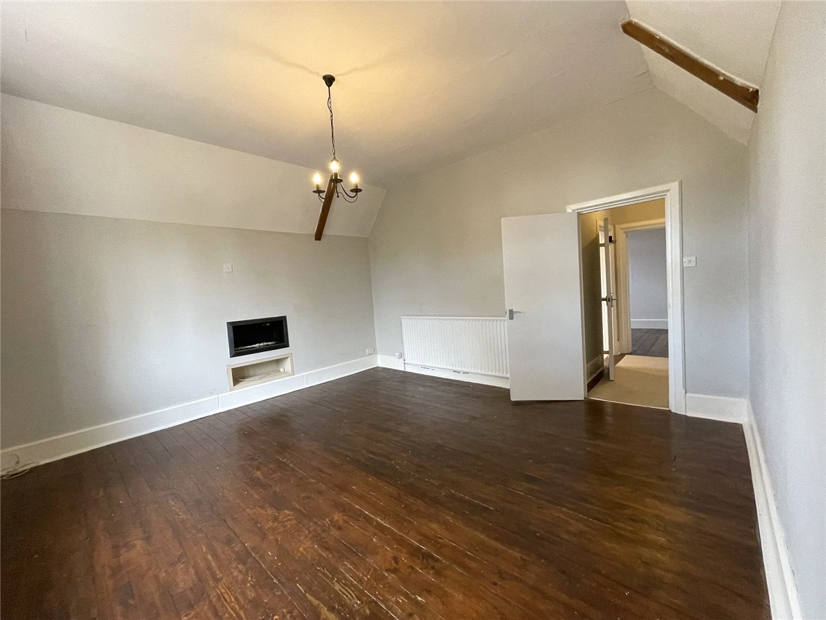 2 bedroom Flat, Oxford Road, Newbury, RG14 - Available, Image 2
