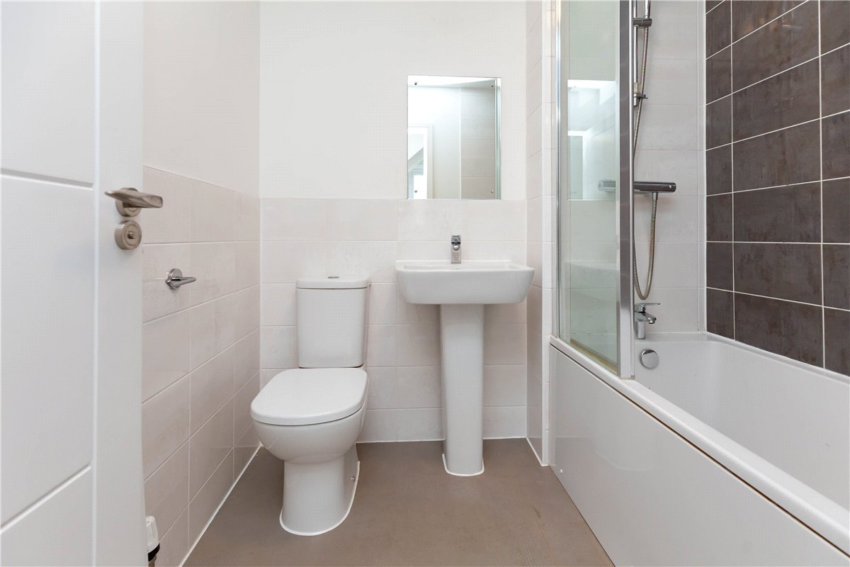 3 bedroom House, Wincanton Road, Bicester, OX26 - Let Agreed, Image 7