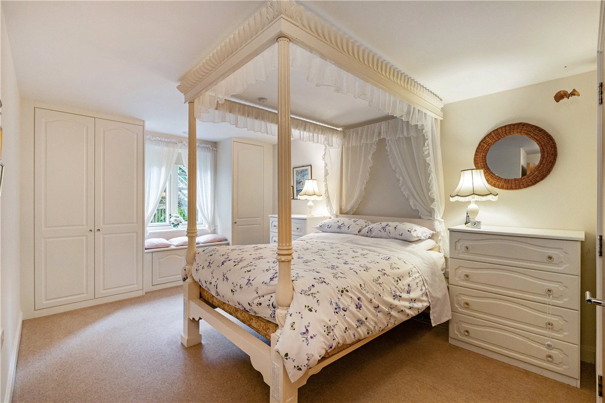 2 bedroom Flat, Granham Close, Marlborough, SN8 - Available, Image 8