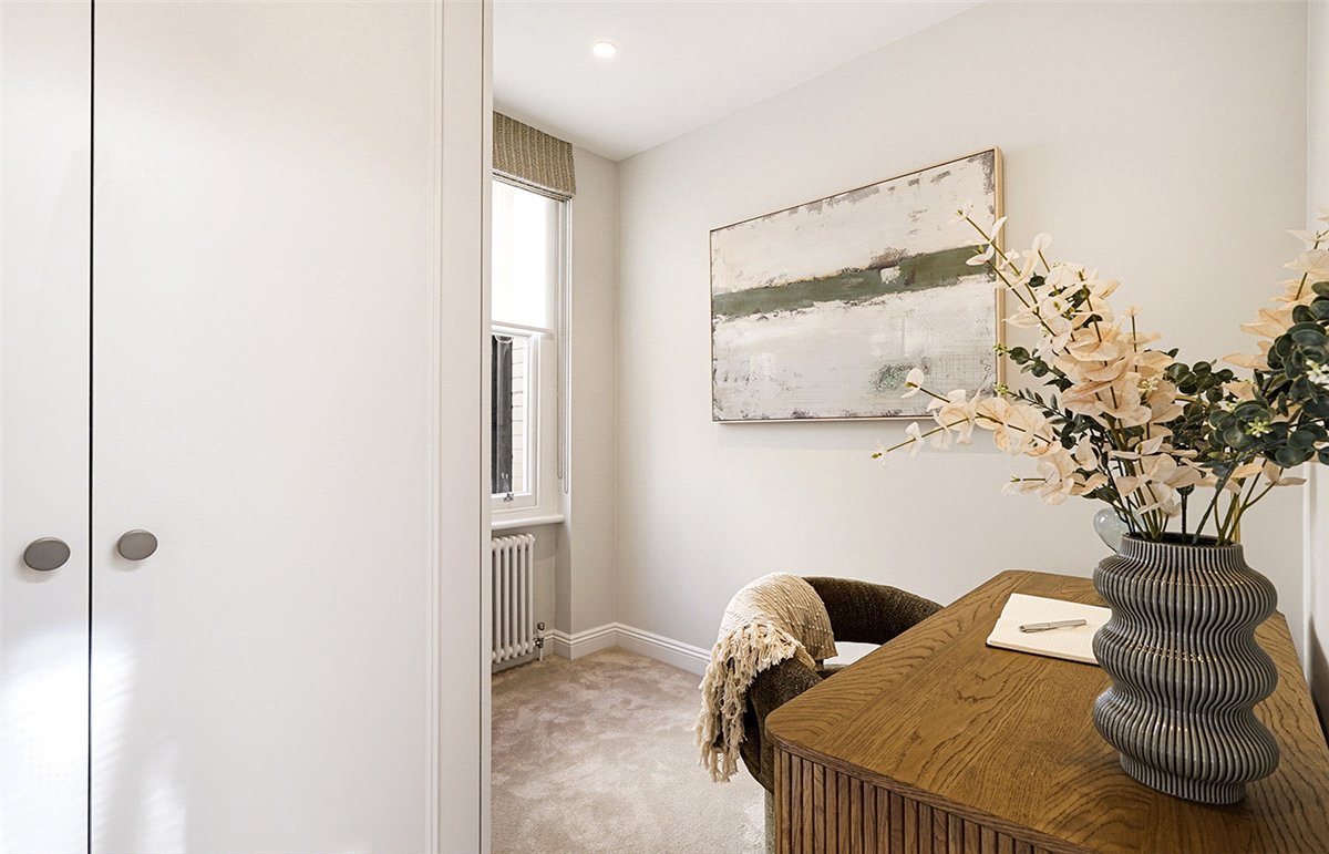 4 bedroom Flat, St Georges Court, Gloucester Road, SW7 - Available, Image 4