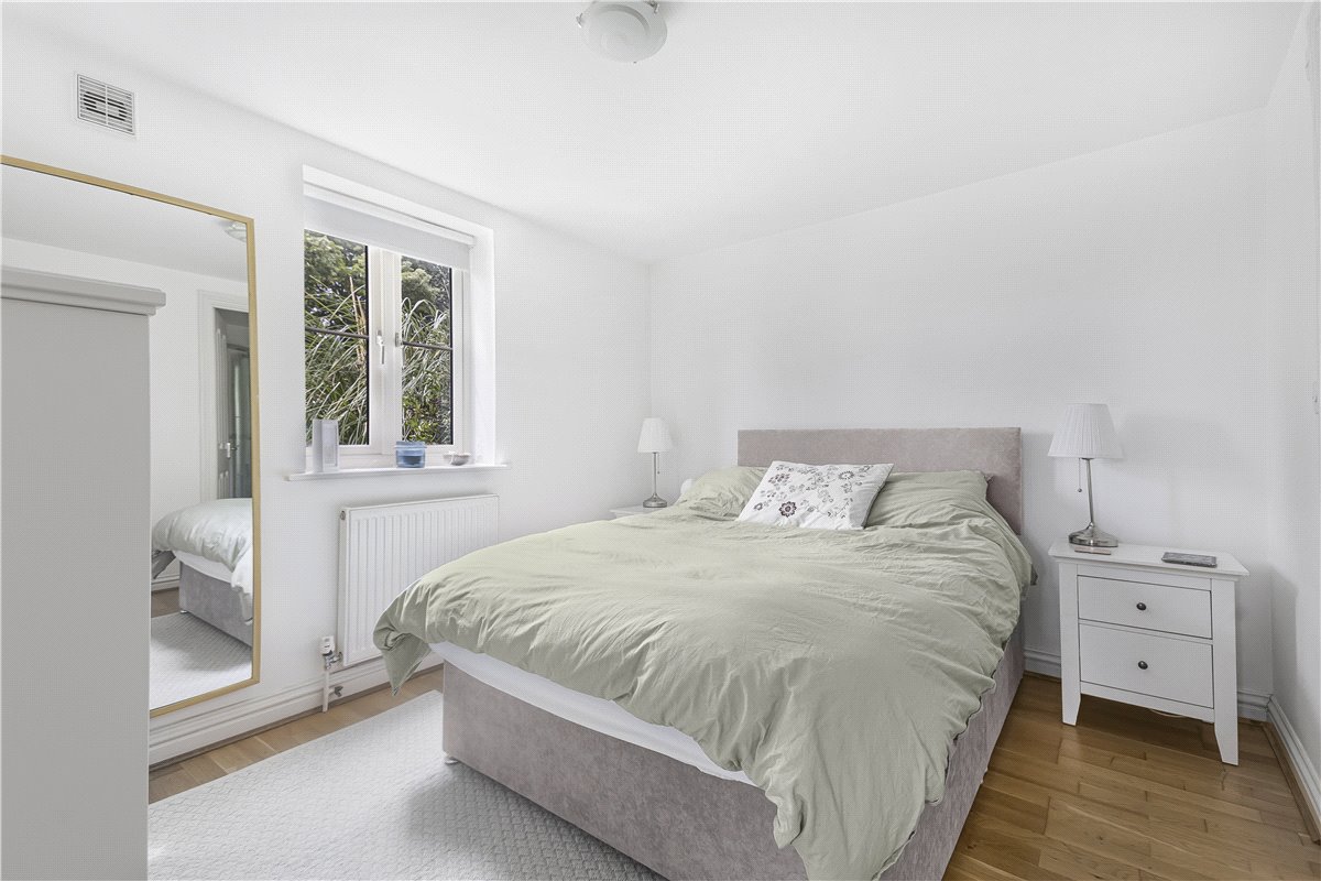 2 bedroom Flat, Shipton Road, Woodstock, OX20 - Let Agreed, Image 3