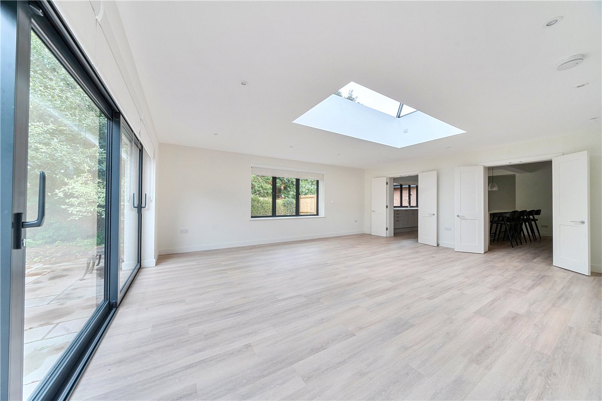 3 bedroom Bungalow, Cardigan Road, Marlborough, SN8 - Available, Image 11