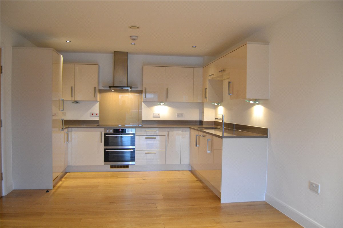 2 bedroom Flat, Racecourse Road, Newbury, RG14 - Available, Image 6