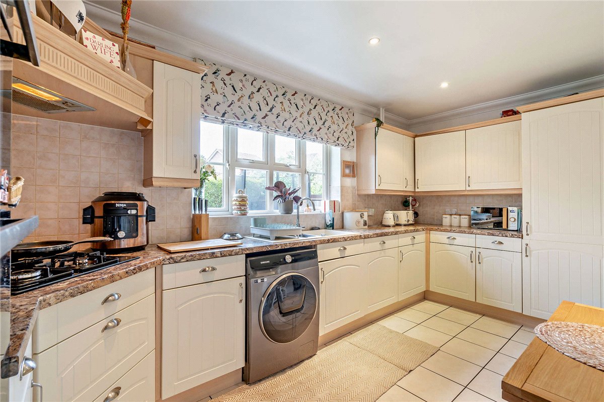 6 bedroom House, Dorneywood Way, Newbury, RG14 - Sold STC, Image 13