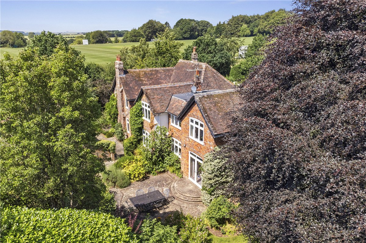 5 bedroom House, Leaze Road, Marlborough, SN8 - Available