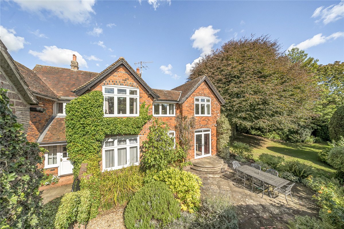 5 bedroom House, Leaze Road, Marlborough, SN8 - Available