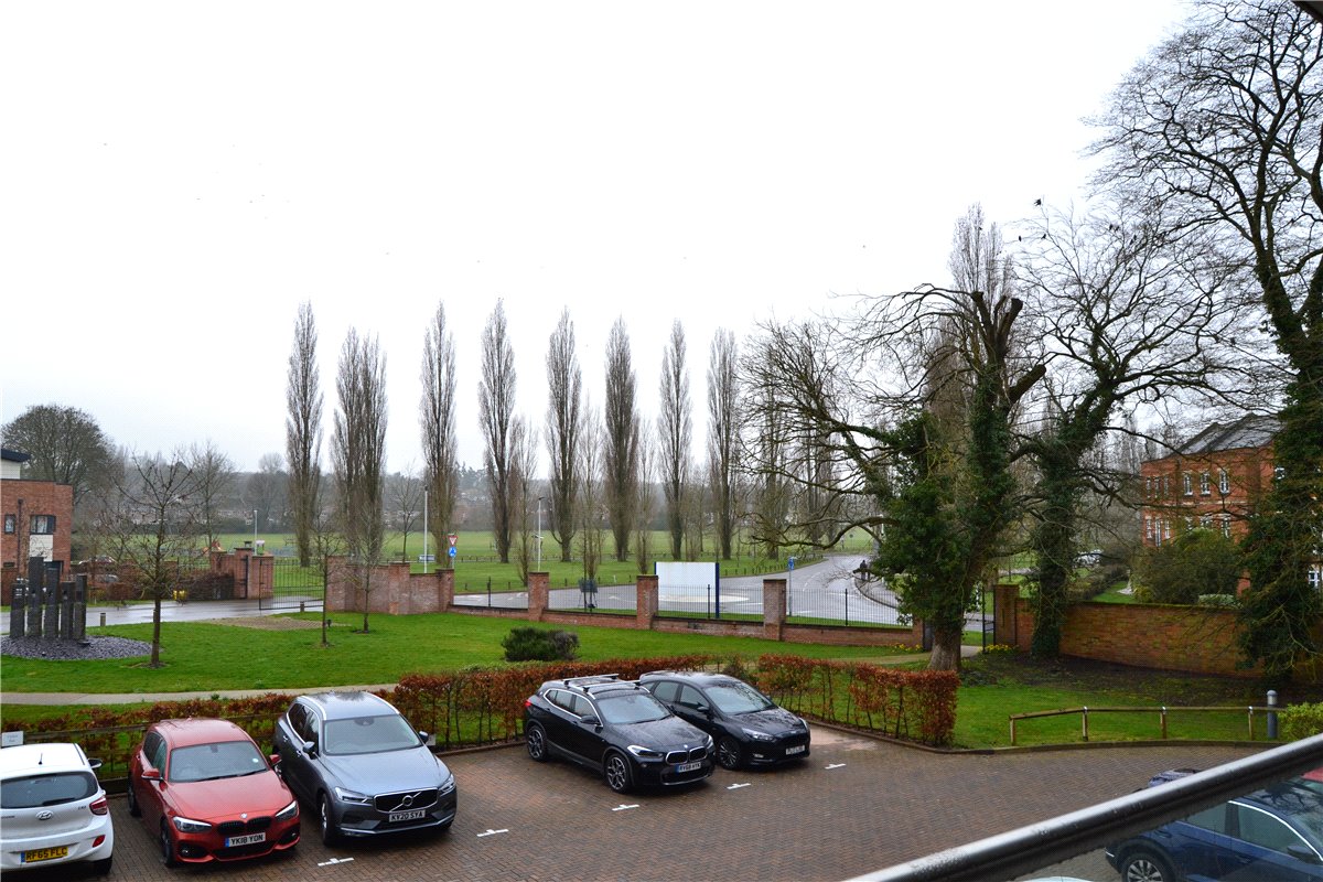 2 bedroom Flat, Racecourse Road, Newbury, RG14 - Available, Image 7