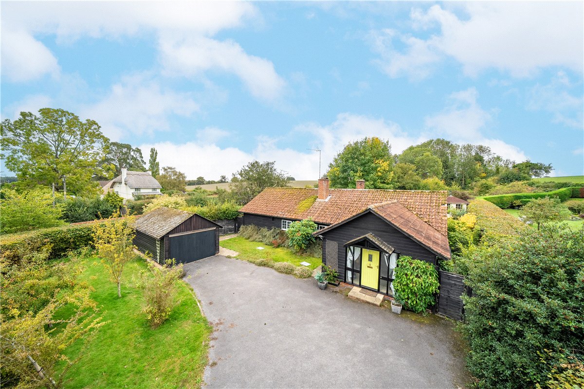 3 bedroom Bungalow, Paddock Field, Chilbolton, SO20 - Available
