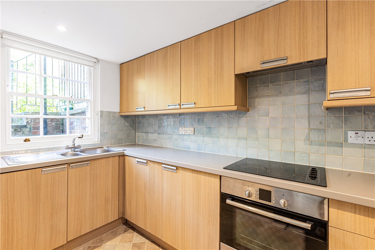 2 bedroom Maisonette, Walton Crescent, Oxford, OX1 - Available, Image 2