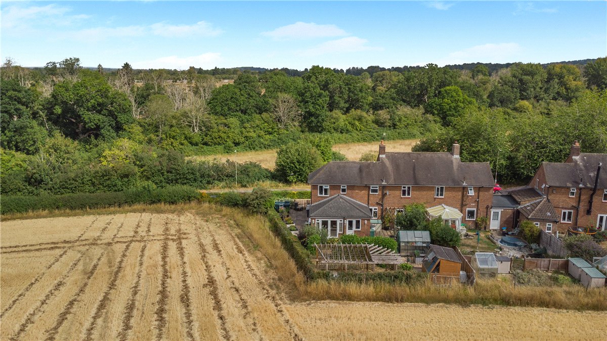 3 bedroom House, Roberts Road, Barton Stacey, SO21 - Available, Image 13