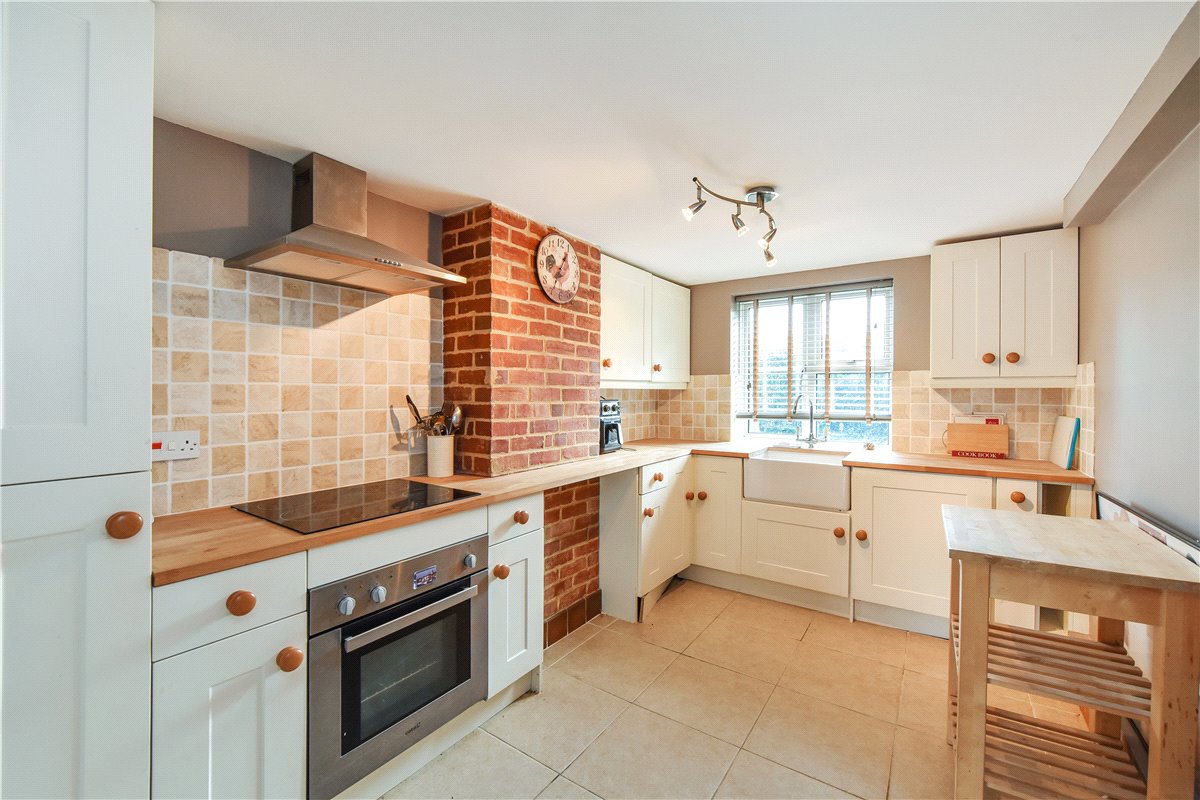 4 bedroom House, Forest Road, Worlds End, PO7 - Available, Image 6