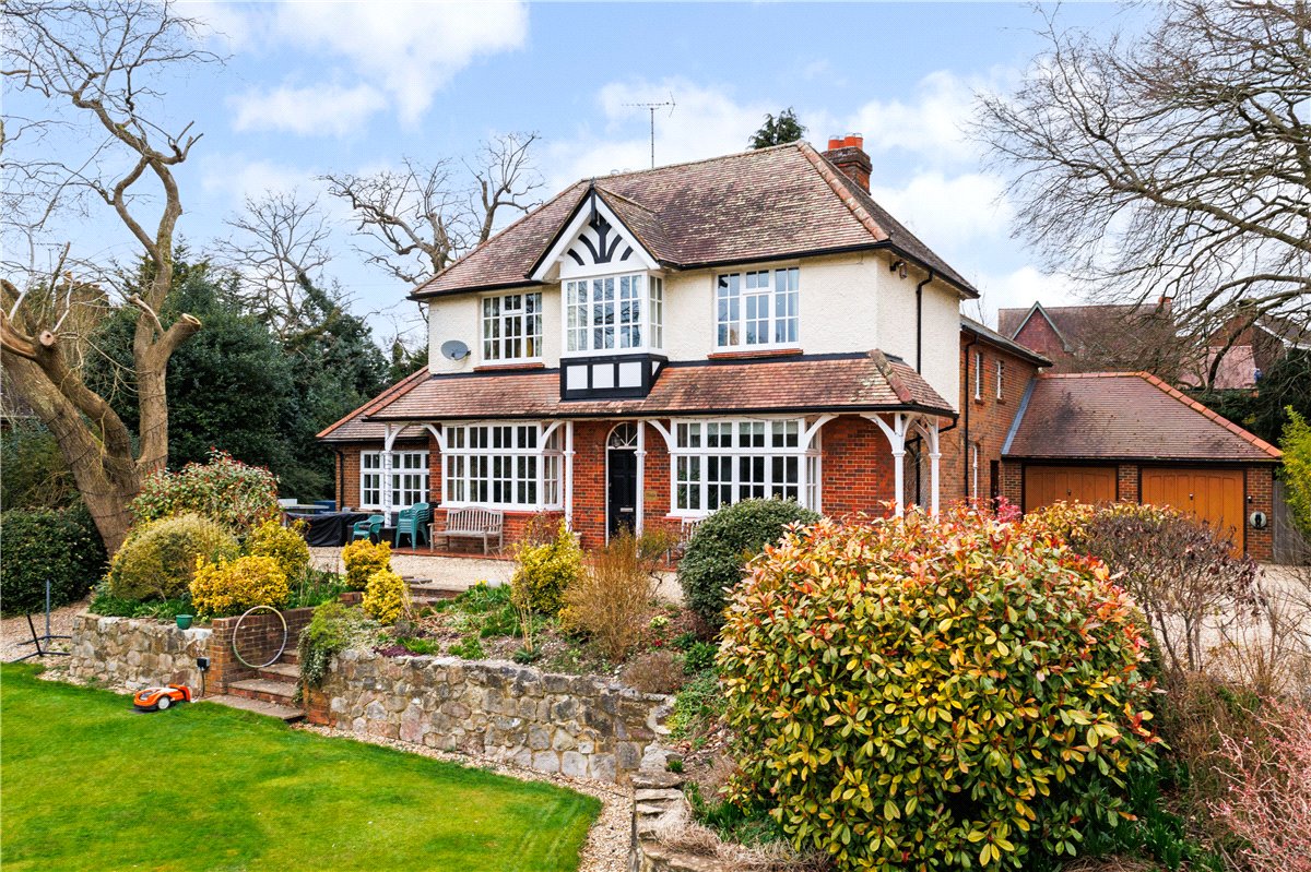 5 bedroom House, Bath Road, Marlborough, SN8 - Available