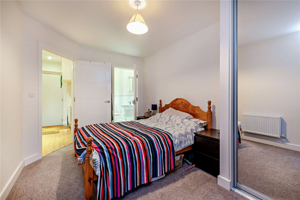 2 bedroom Flat, West Street, Newbury, RG14 - Available, Image 8