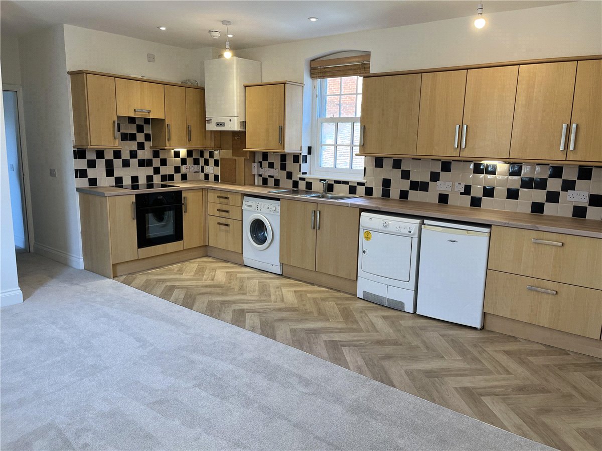 2 bedroom Flat, Northbrook Street, Newbury, RG14 - Available, Image 1