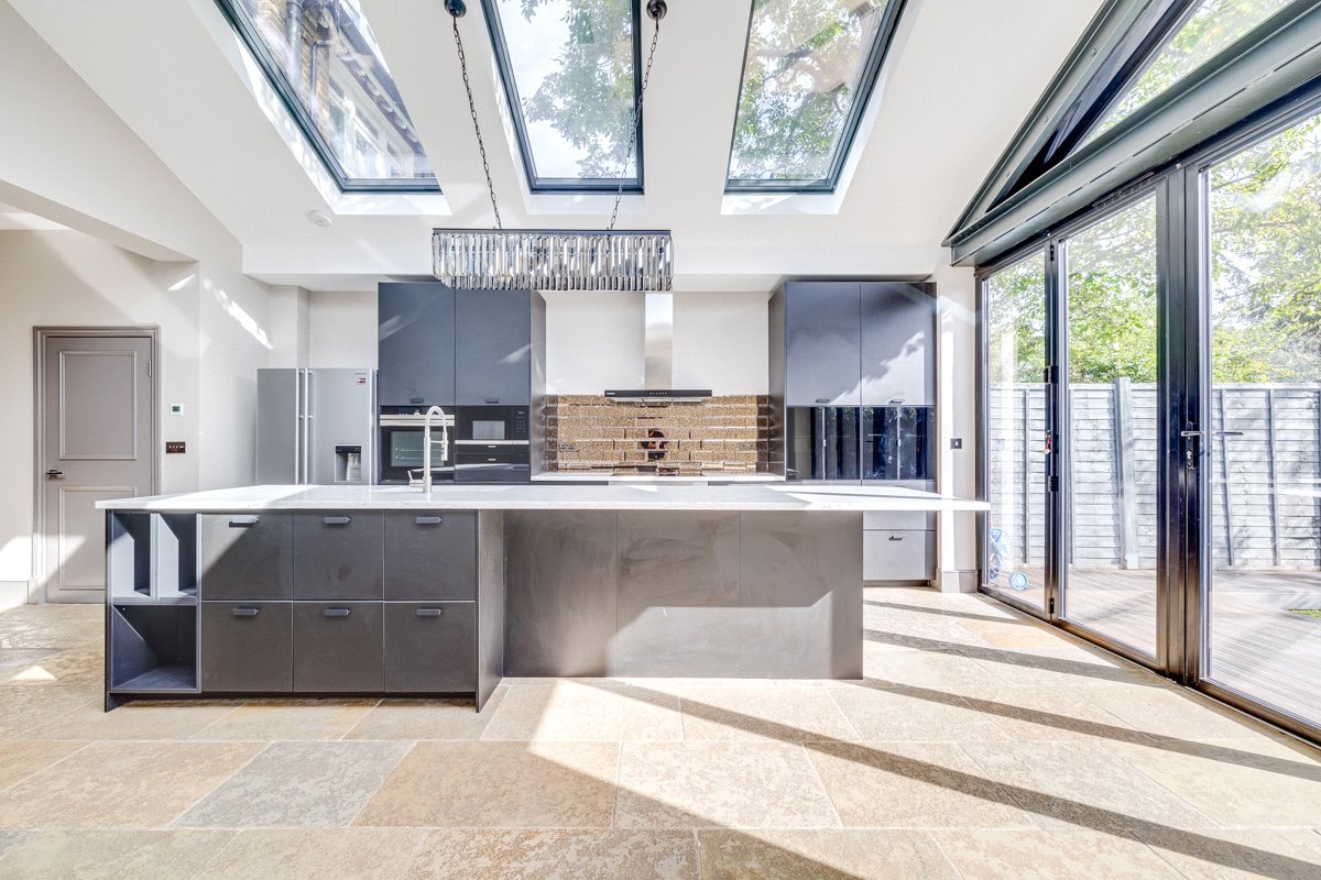 6 bedroom House, Daisy Lane, London, SW6 - 