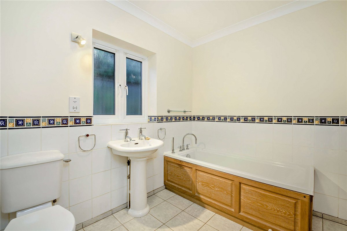 2 bedroom Bungalow, Enborne Road, Newbury, RG14 - Sold STC, Image 11