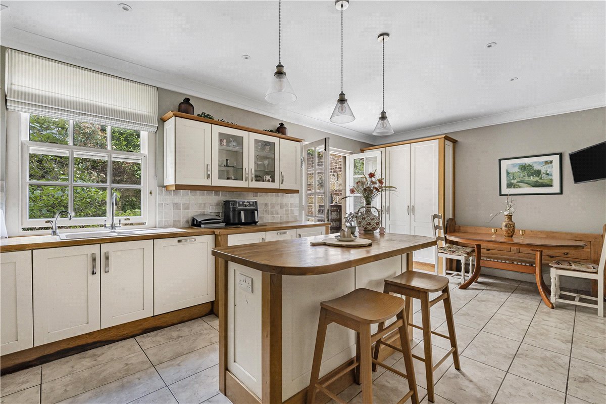 4 bedroom House, Phoenix Square, Pewsey, SN9 - Available, Image 3