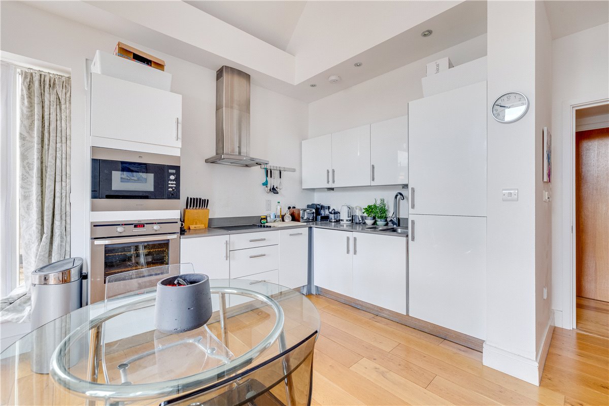 2 bedroom Flat, White Hart Lane, London, SW13 - Available, Image 7