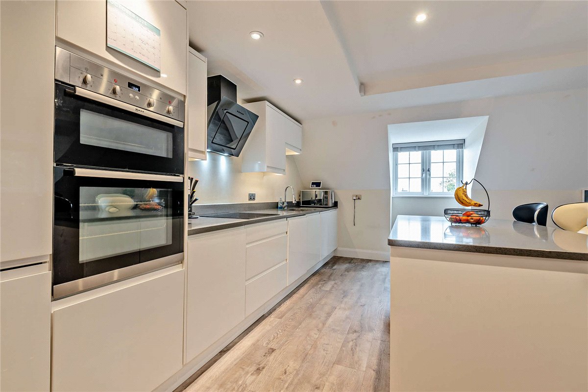 2 bedroom Flat, The Dolmans, Shaw, RG14 - Sold, Image 15