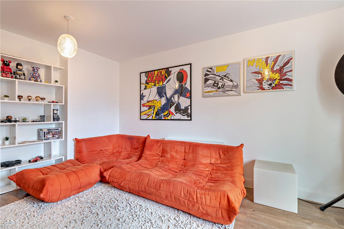 2 bedroom Flat, Carpenters Close, Newbury, RG14 - Available, Image 15