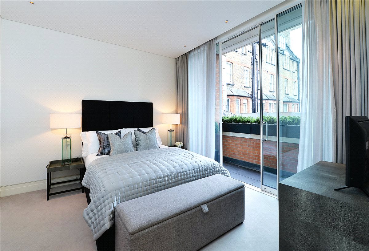 2 bedroom Flat, Green Street, Mayfair, W1K - Available, Image 11