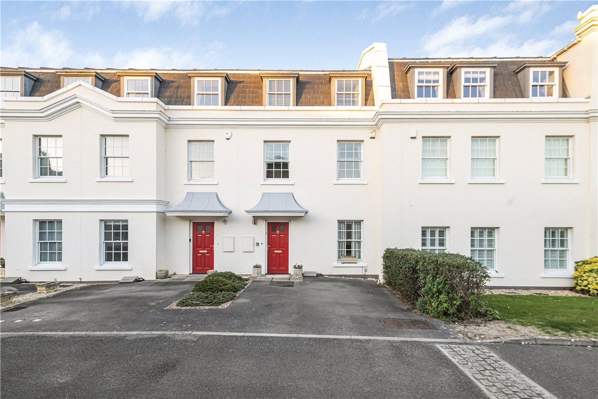 3 bedroom House, Tortington Manor, Ford Road, BN18 - Available