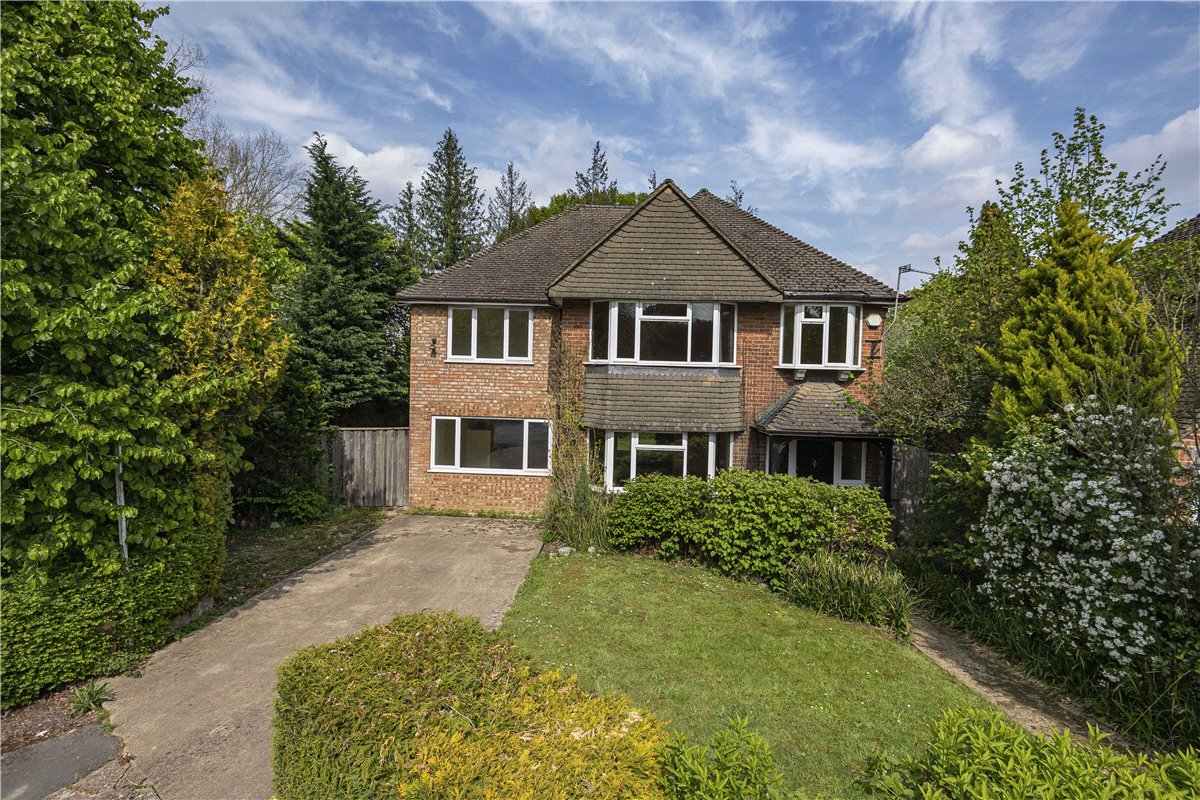 5 bedroom House, Copthall Road West, Ickenham, UB10 - Sold