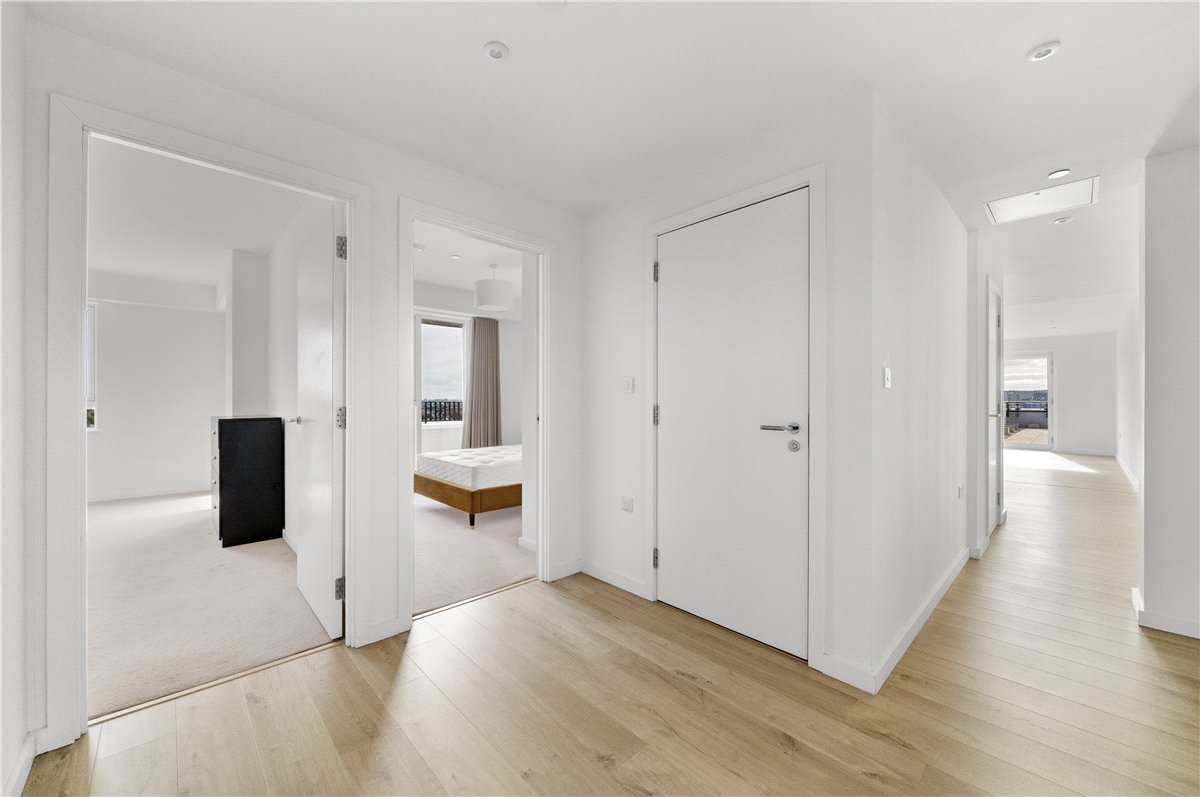 3 bedroom Flat, Heartwell Avenue, London, E16 - Available, Image 6