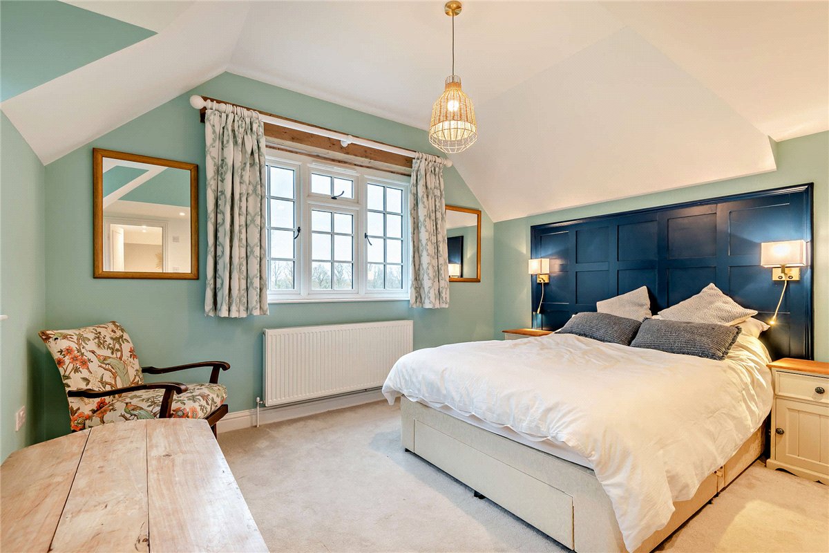 5 bedroom House, Crookham Common, Thatcham, RG19 - Available, Image 2