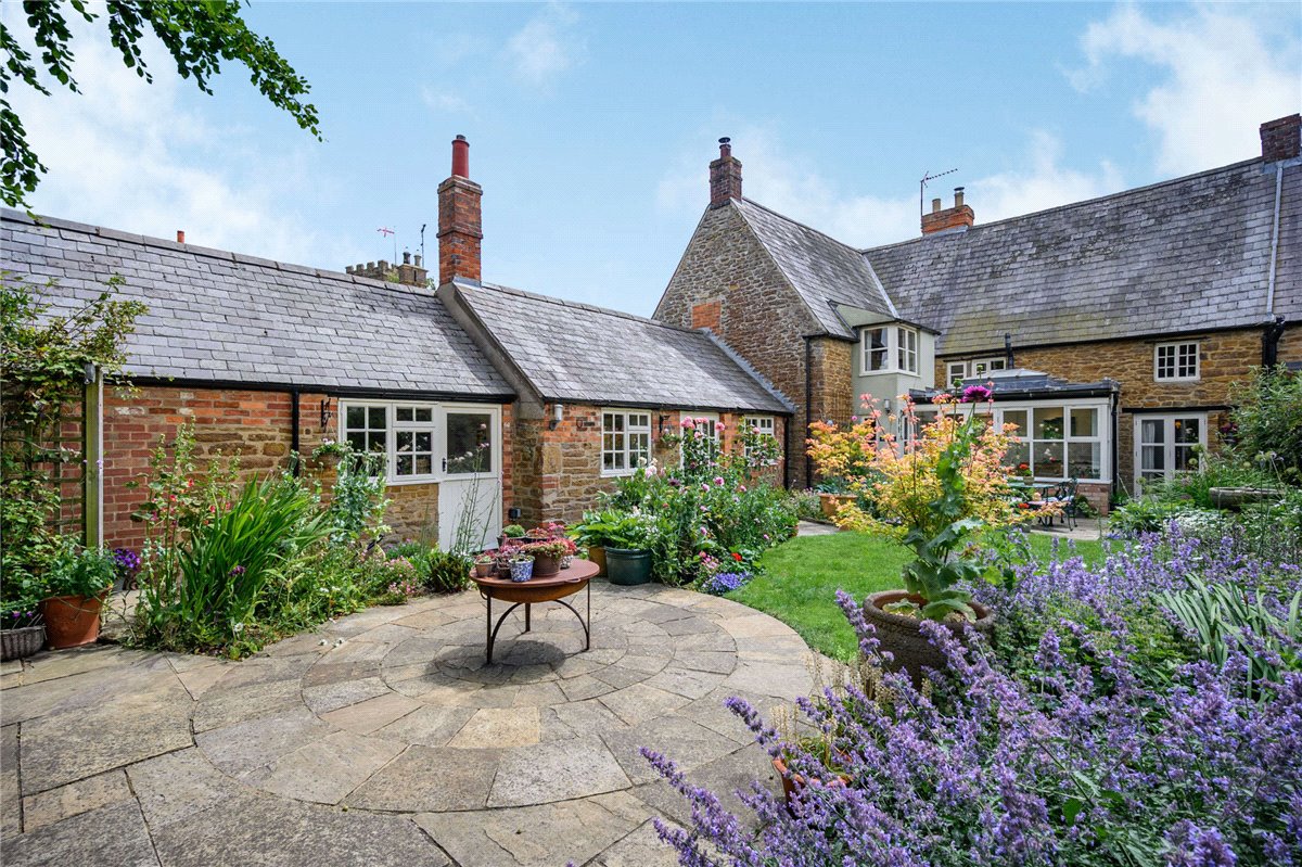 4 bedroom Cottage, Church Street, Staverton, NN11 - Sold
