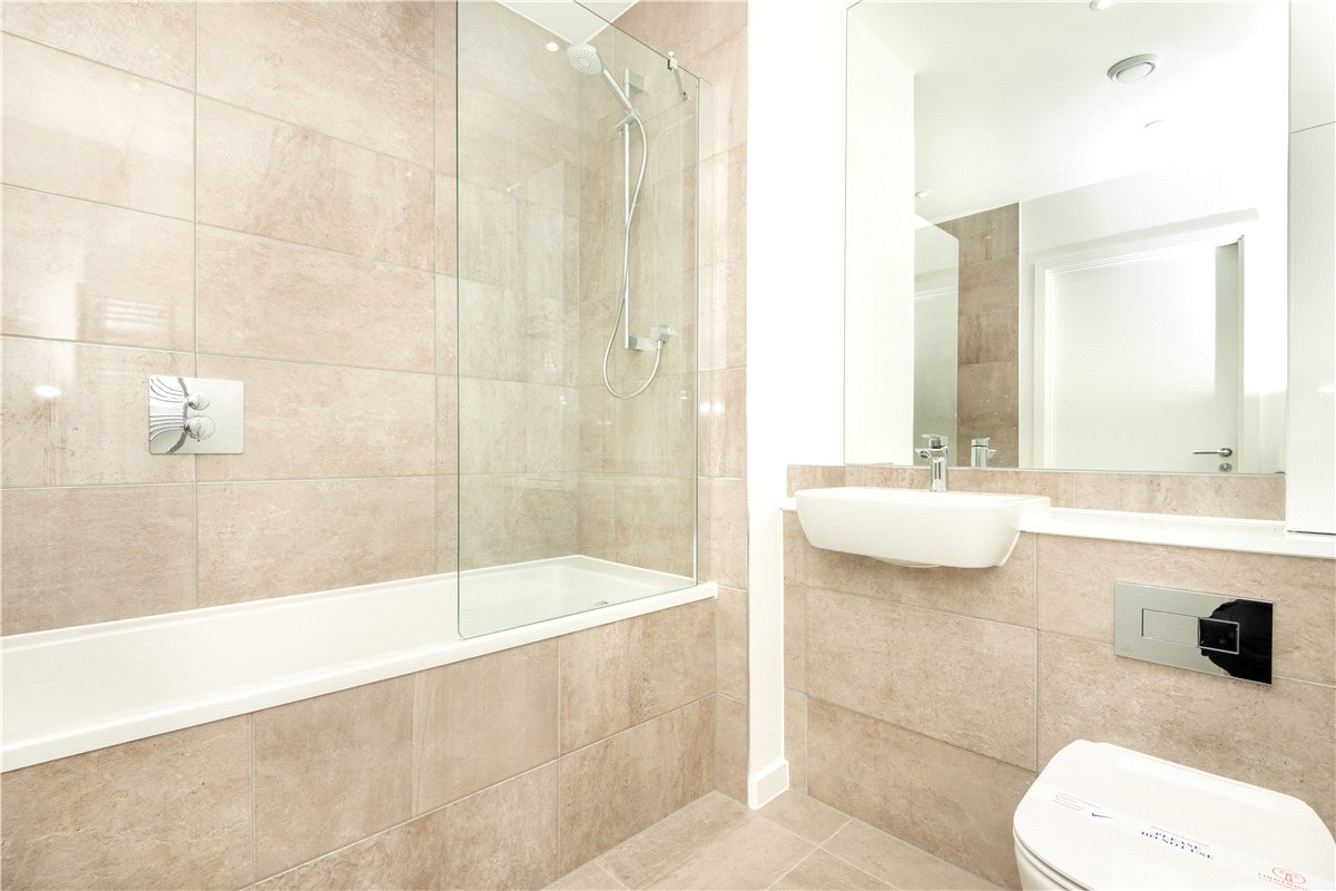 3 bedroom Flat, Heartwell Avenue, London, E16 - , Image 14