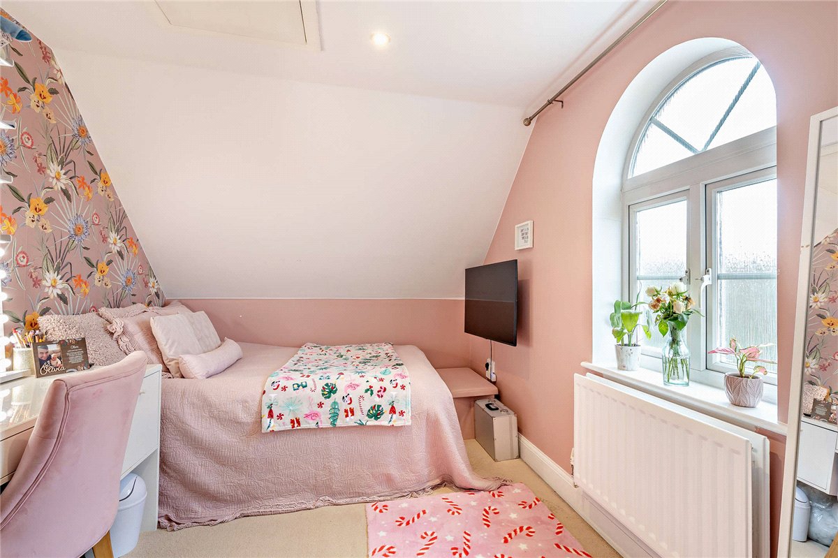 6 bedroom House, Dorneywood Way, Newbury, RG14 - Sold STC, Image 1