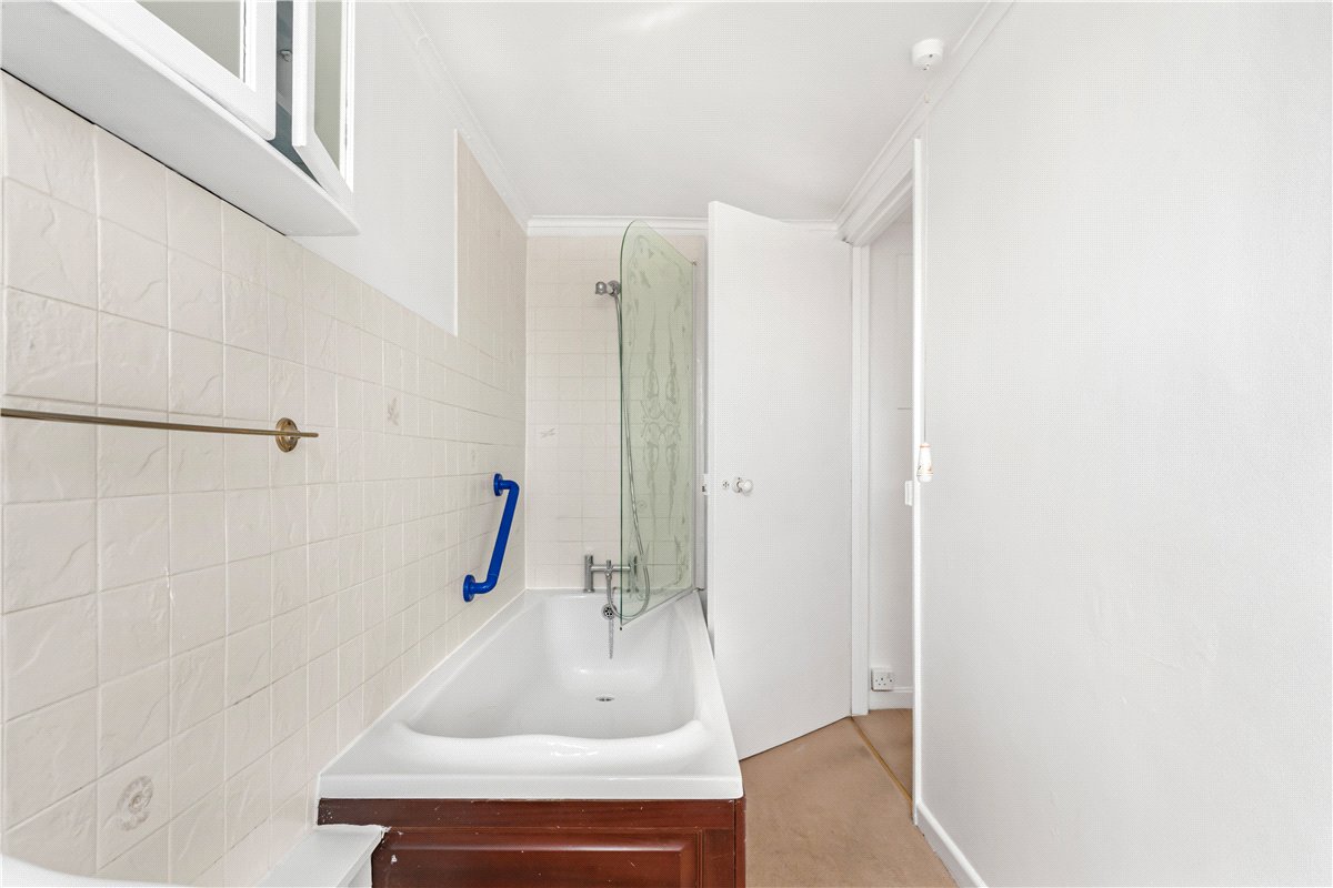 2 bedroom Flat, Manor House, Chapel Lane, OX7 - Let Agreed, Image 10