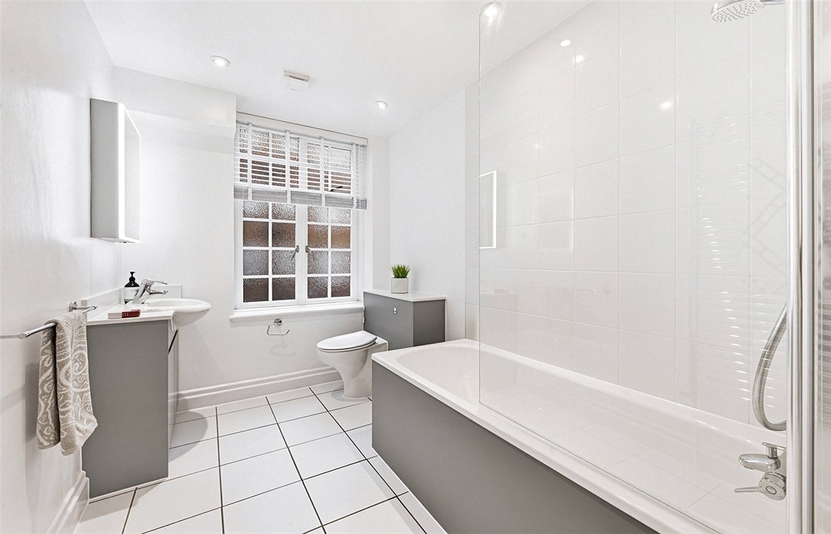 3 bedroom Flat, Stafford Court, Kensington High Street, W8 - Available, Image 3