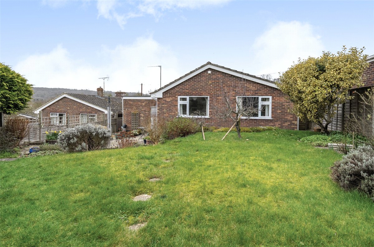 3 bedroom Bungalow, Vicarage Close, Marlborough, SN8 - Available