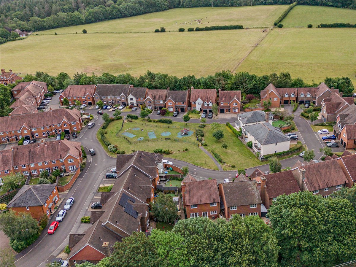 4 bedroom House, Hermitage Green, Hermitage, RG18 - Available, Image 39