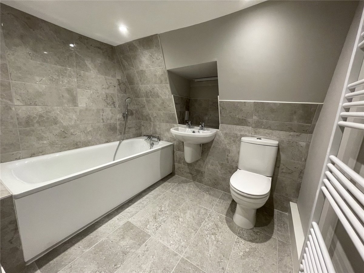 1 bedroom Flat, The Broadway, Newbury, RG14 - , Image 2
