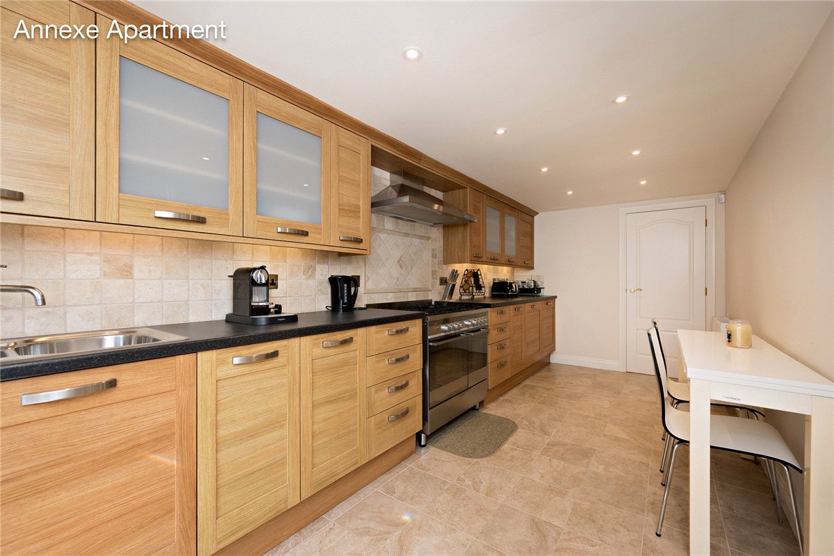 4 bedroom House, Windsor Court, West Park, HG1 - Available, Image 15