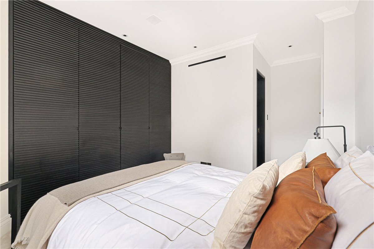 3 bedroom Flat, Pont Street, Knightsbridge, SW1X - Available, Image 16