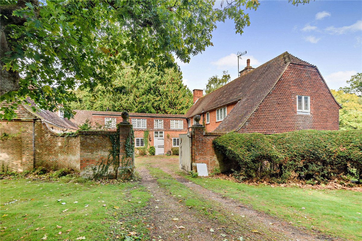 6 bedroom House, Burys Bank Road, Greenham, RG19 - Sold